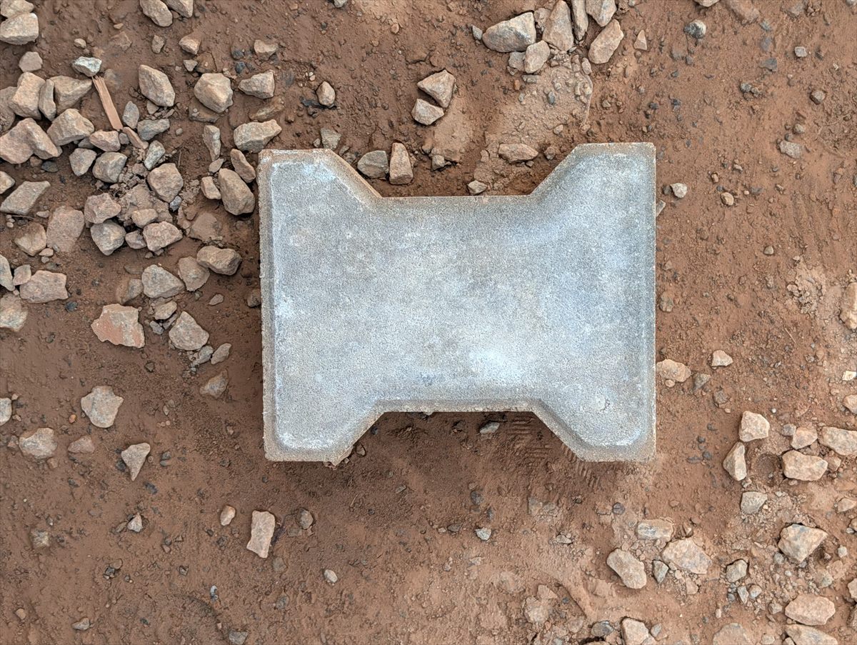 BOKSWA bone-profile concrete paver on the ground