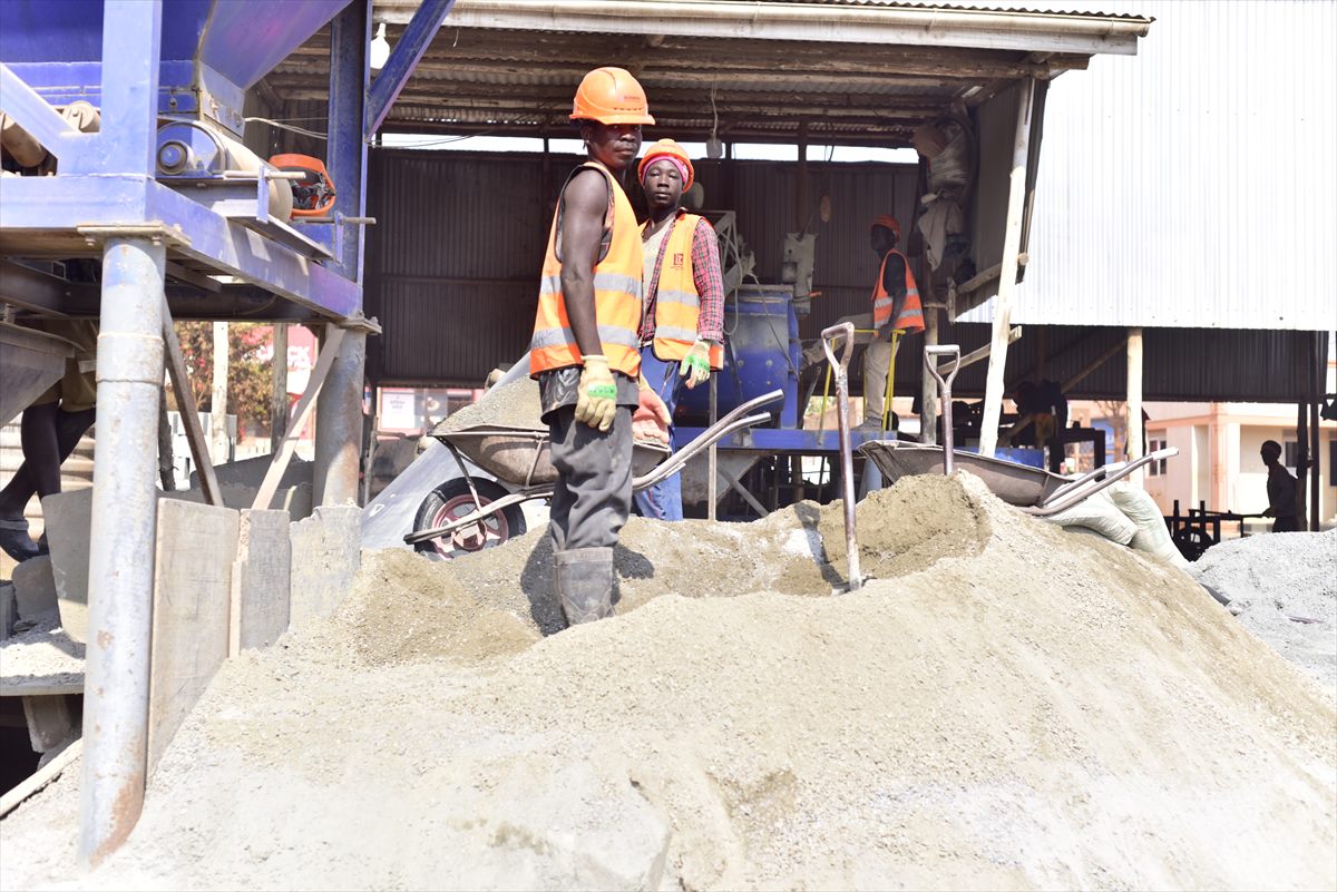 BOKSWA worker operating the concrete mixer in protective equipment